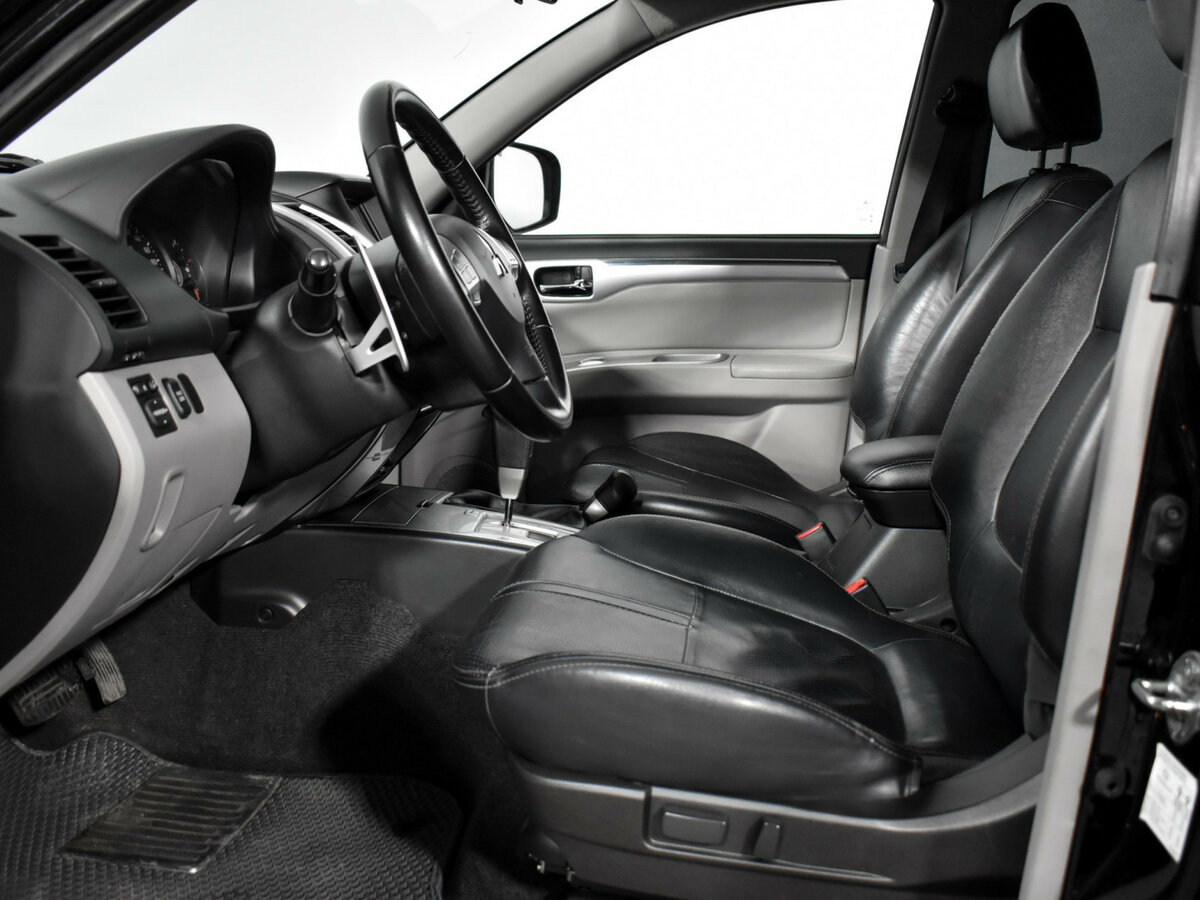 Mitsubishi Pajero Sport с пробегом — 2013 год. Фото: #8