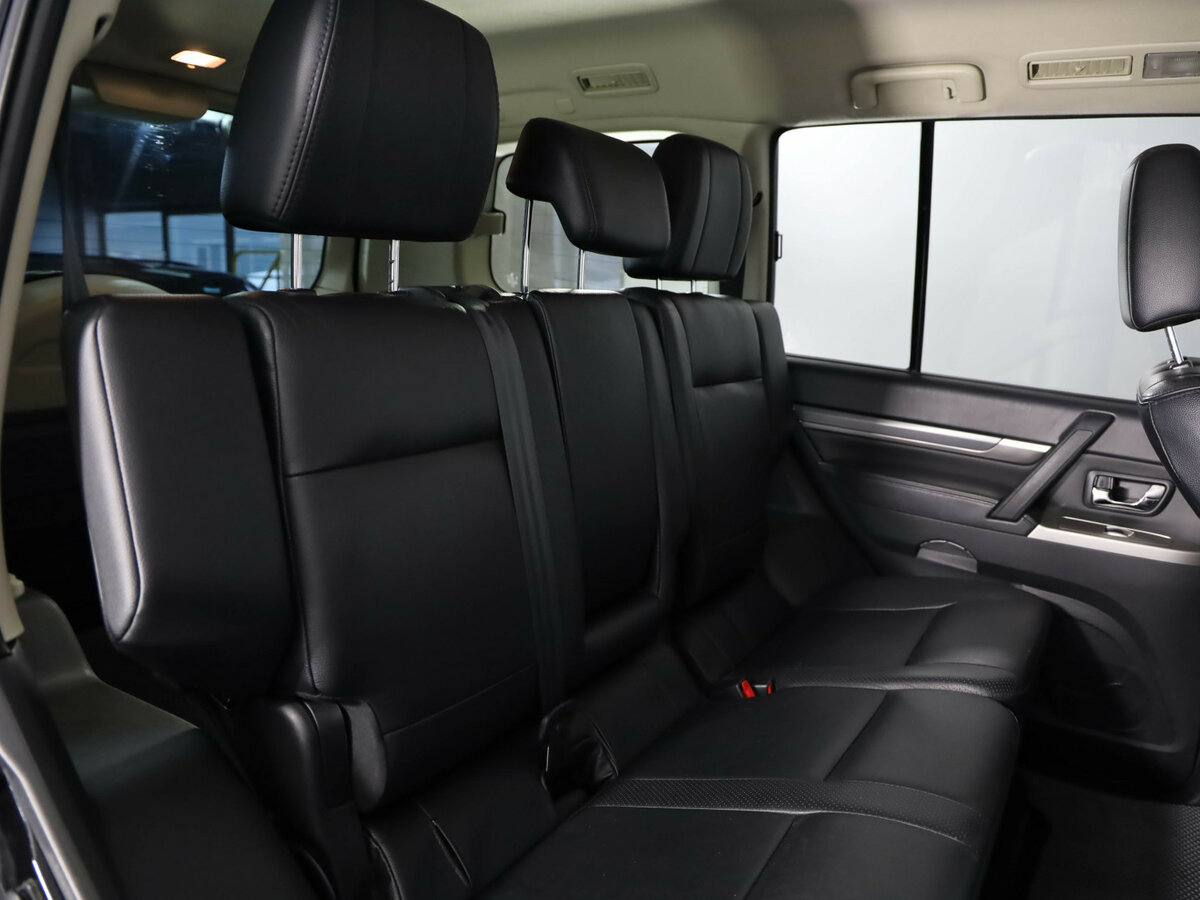 Mitsubishi Pajero с пробегом — 2013 год. Фото: #12