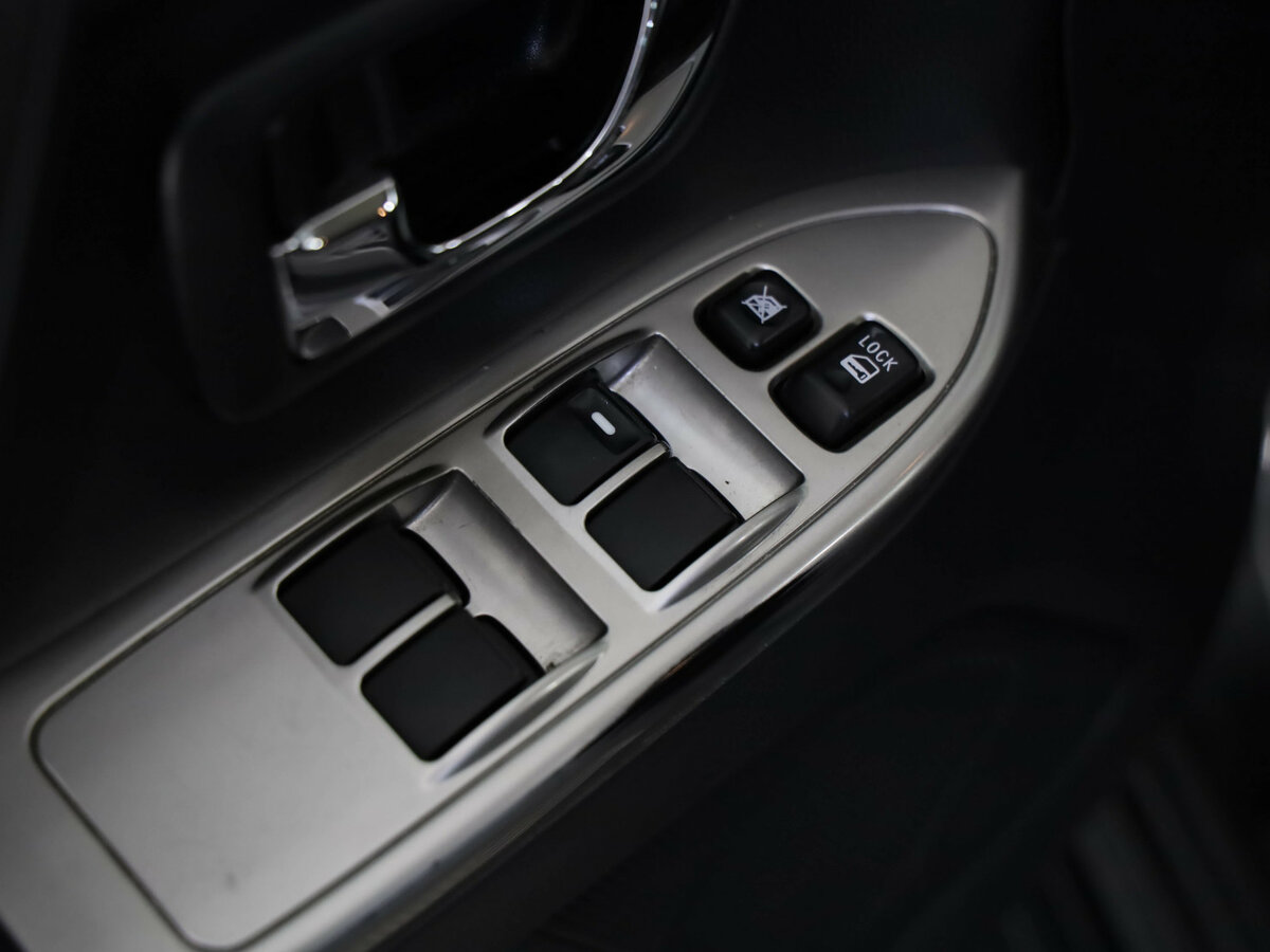 Mitsubishi Pajero с пробегом — 2015 год. Фото: #16