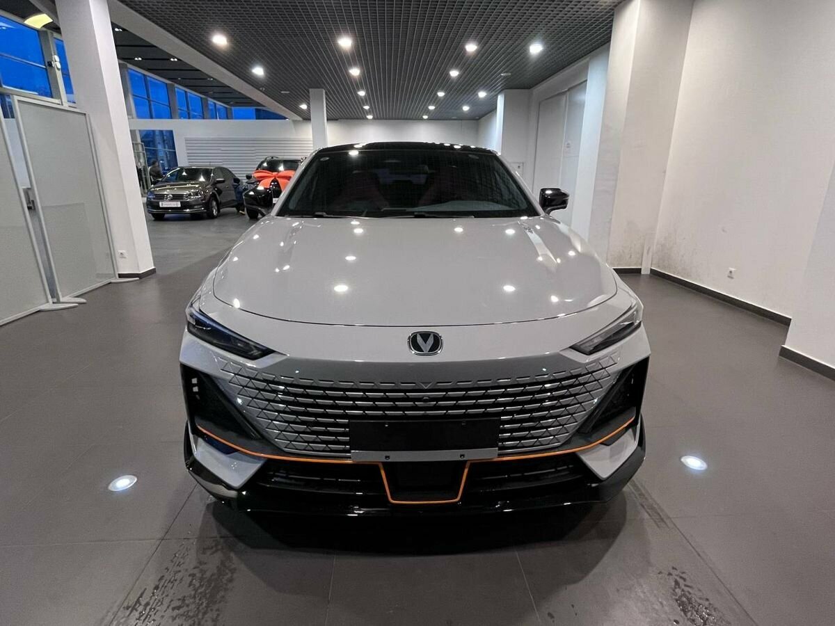 Changan UNI-V с пробегом — 2023 год. Фото: #6