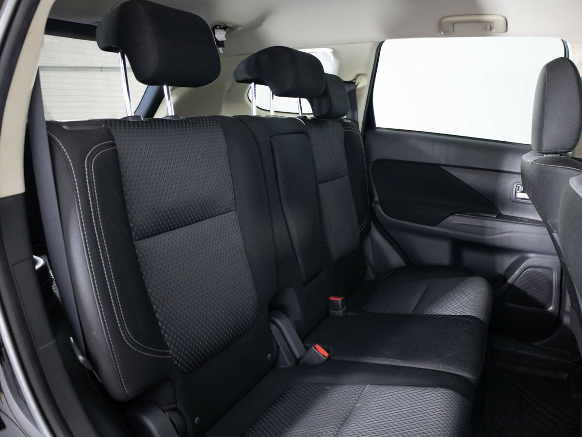 Mitsubishi Outlander с пробегом — 2019 год. Фото: #16