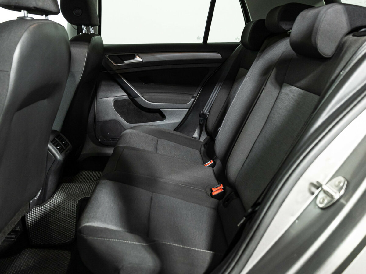 Volkswagen Golf с пробегом — 2013 год. Фото: #9