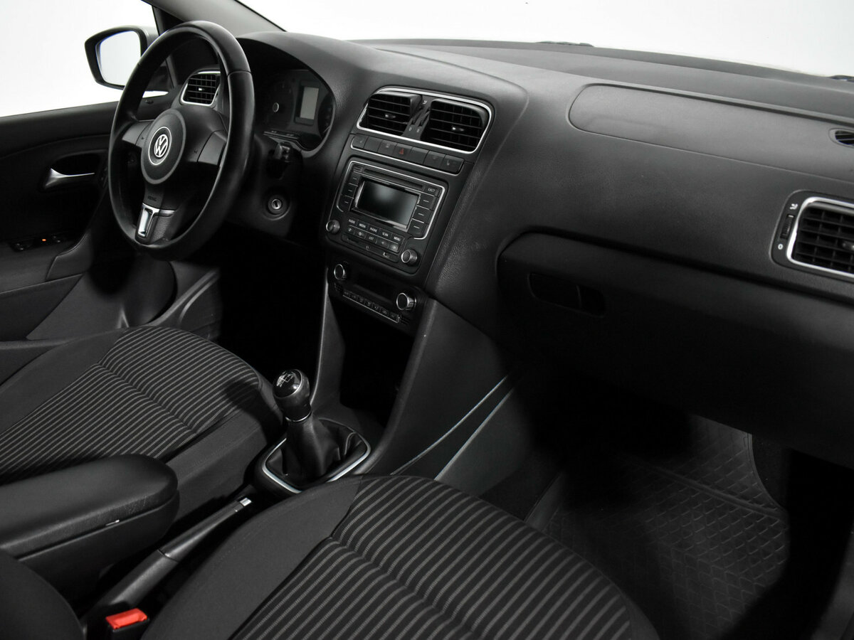 Volkswagen Polo с пробегом — 2015 год. Фото: #11