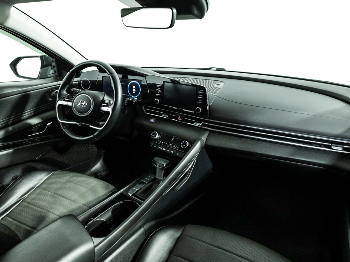 Hyundai Elantra с пробегом — 2022 год. Фото: #8