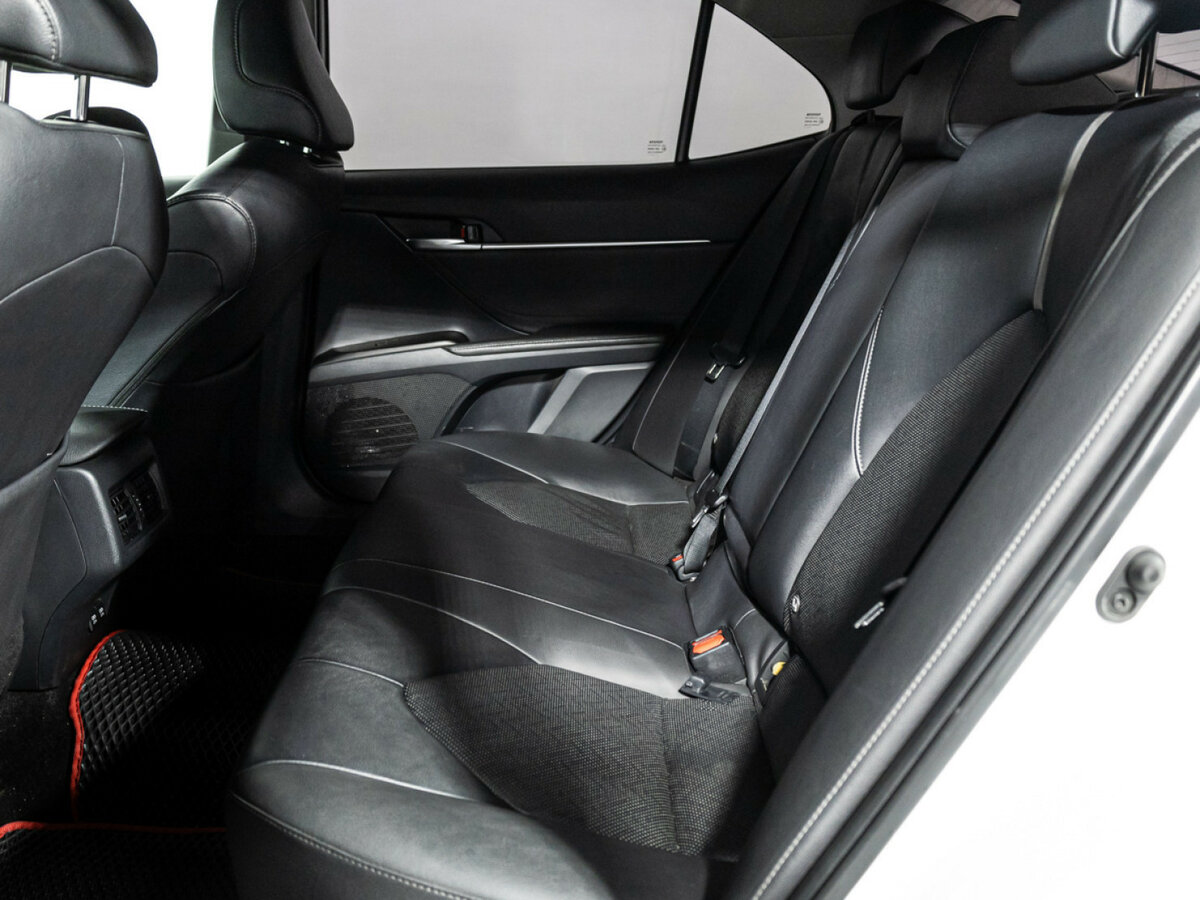 Toyota Camry с пробегом — 2021 год. Фото: #8