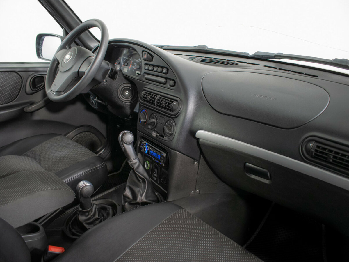 Chevrolet Niva с пробегом — 2012 год. Фото: #6