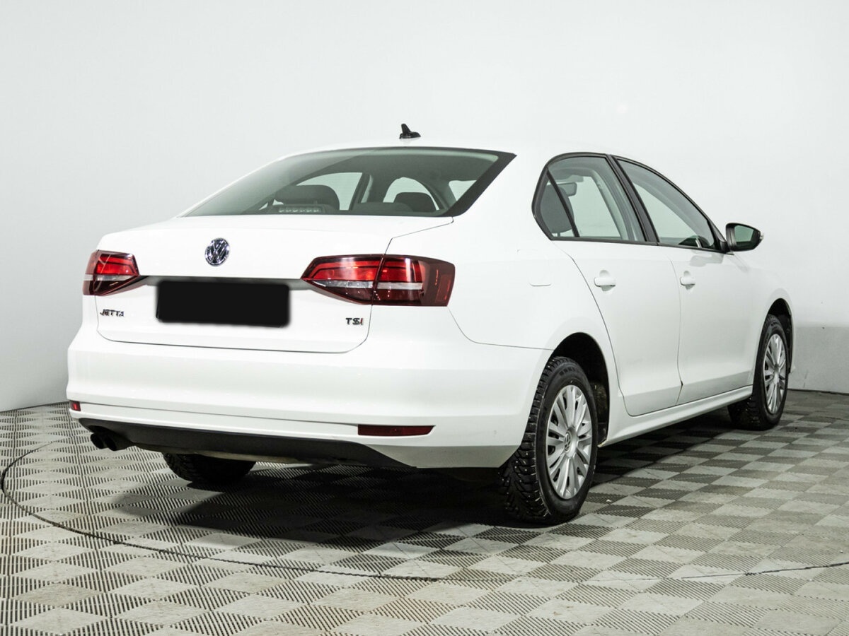 Volkswagen Jetta с пробегом — 2017 год. Фото: #3