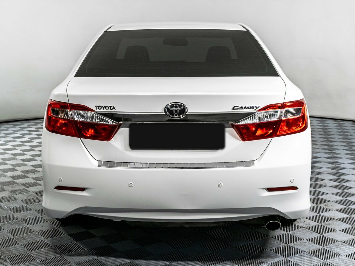 Toyota Camry с пробегом — 2014 год. Фото: #4