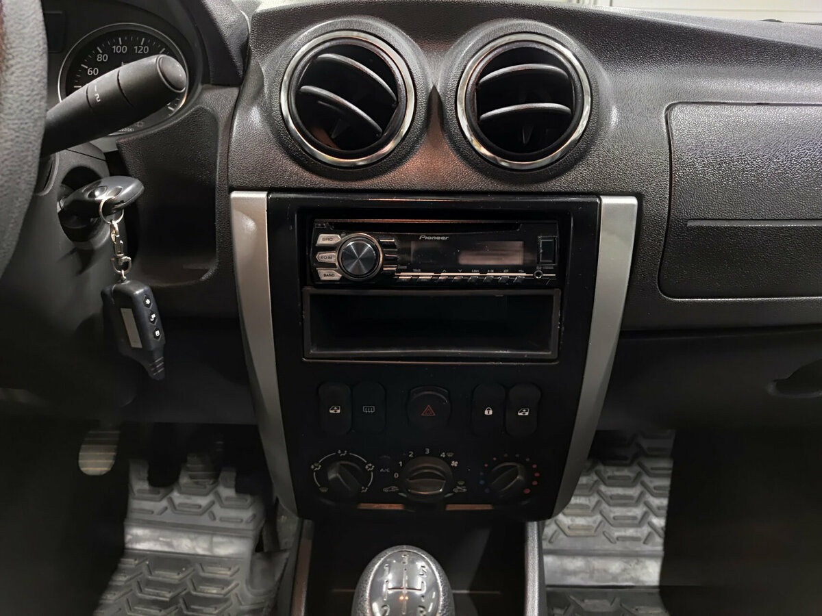 Nissan Almera с пробегом — 2015 год. Фото: #13