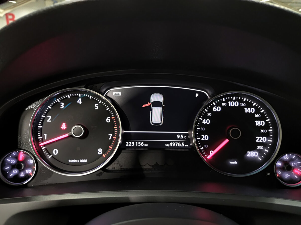 Volkswagen Touareg с пробегом — 2012 год. Фото: #12