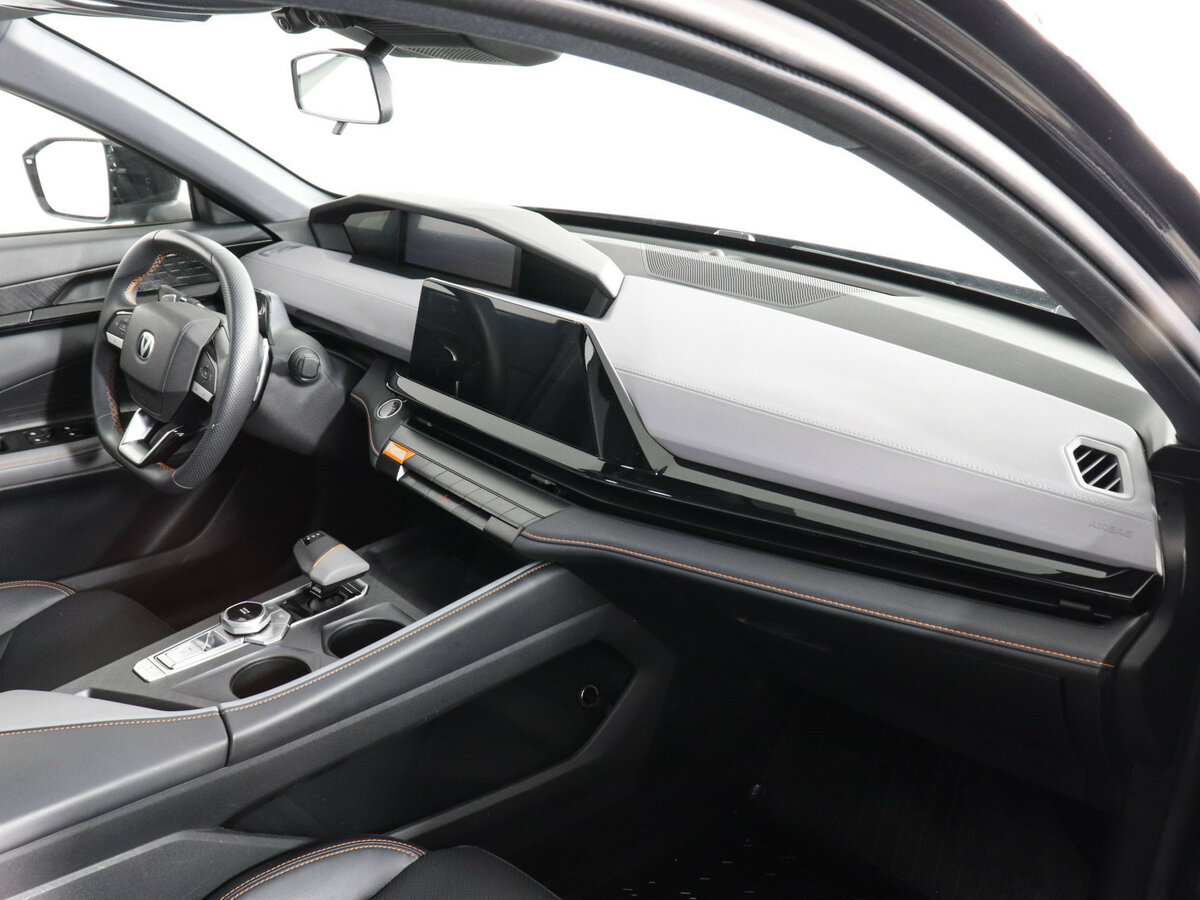 Changan UNI-V с пробегом — 2023 год. Фото: #9