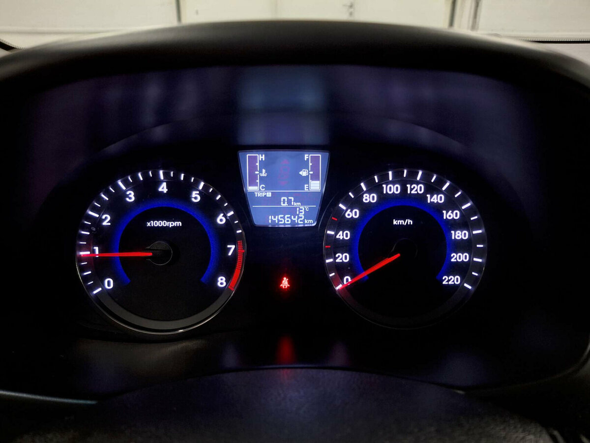 Hyundai Solaris с пробегом — 2016 год. Фото: #12