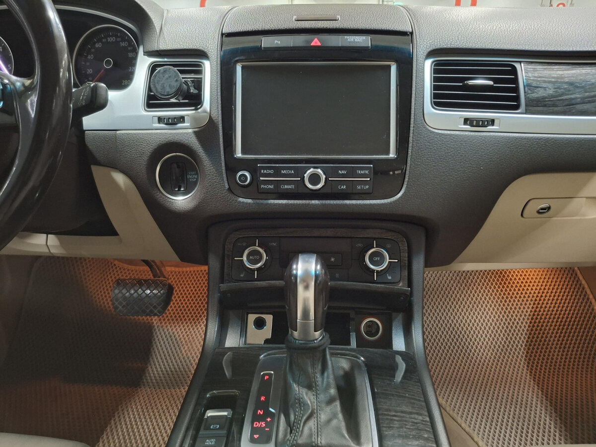 Volkswagen Touareg с пробегом — 2013 год. Фото: #14