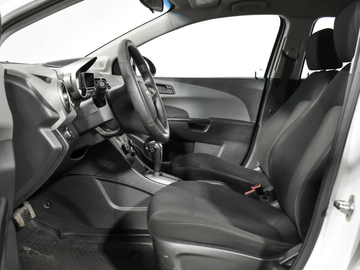 Chevrolet Aveo с пробегом — 2014 год. Фото: #9
